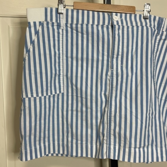 LEE Women’s Skort Blue White Stripe Mid Rise Comfort WaistBand MIDI Size 22M - Picture 2 of 9